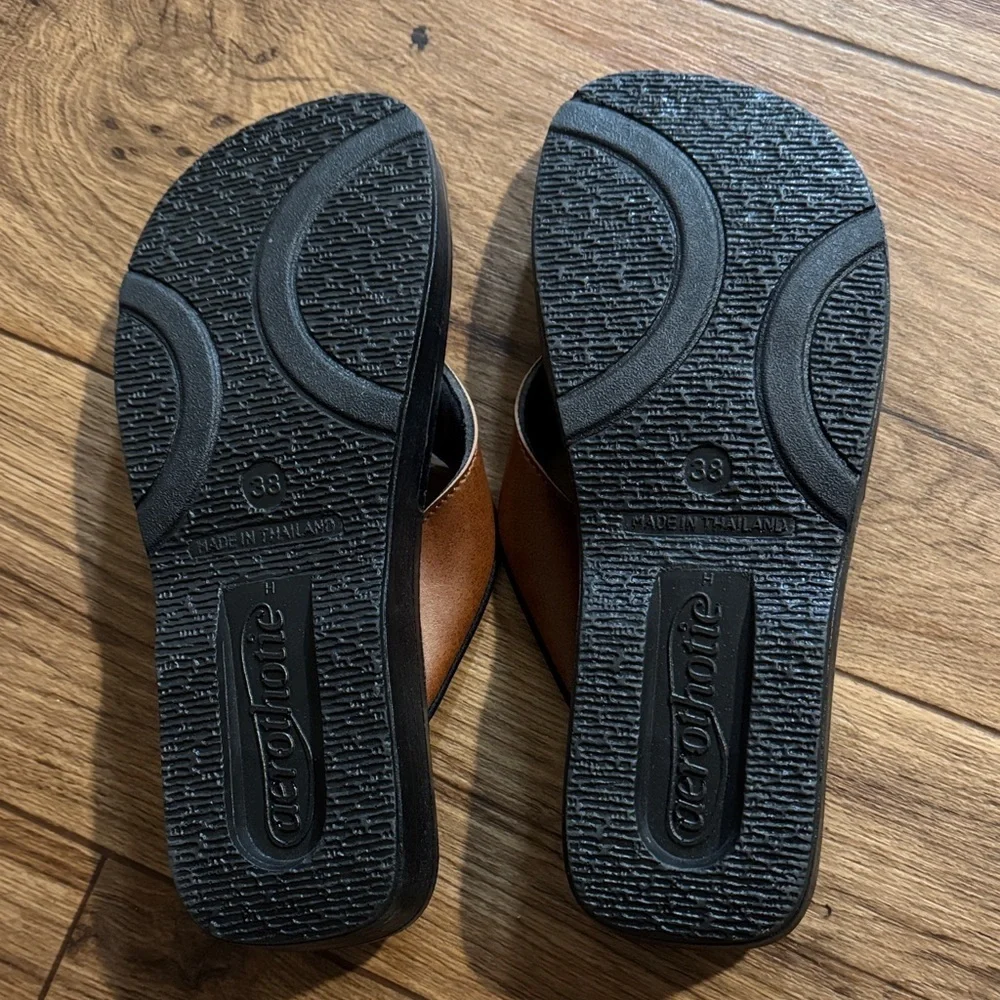 Aetrex Men's Black Footbed Brown Leather-Style Thong Sandals